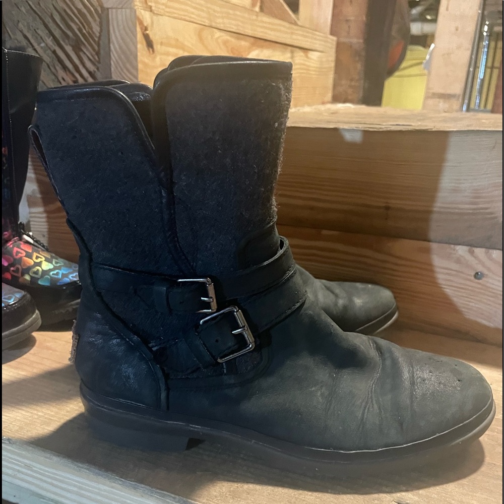 Ugg boots size 8. Black with side buckles
